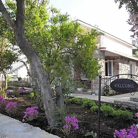 Losta Sahil Evi - Adults Only +12 Hotel Side